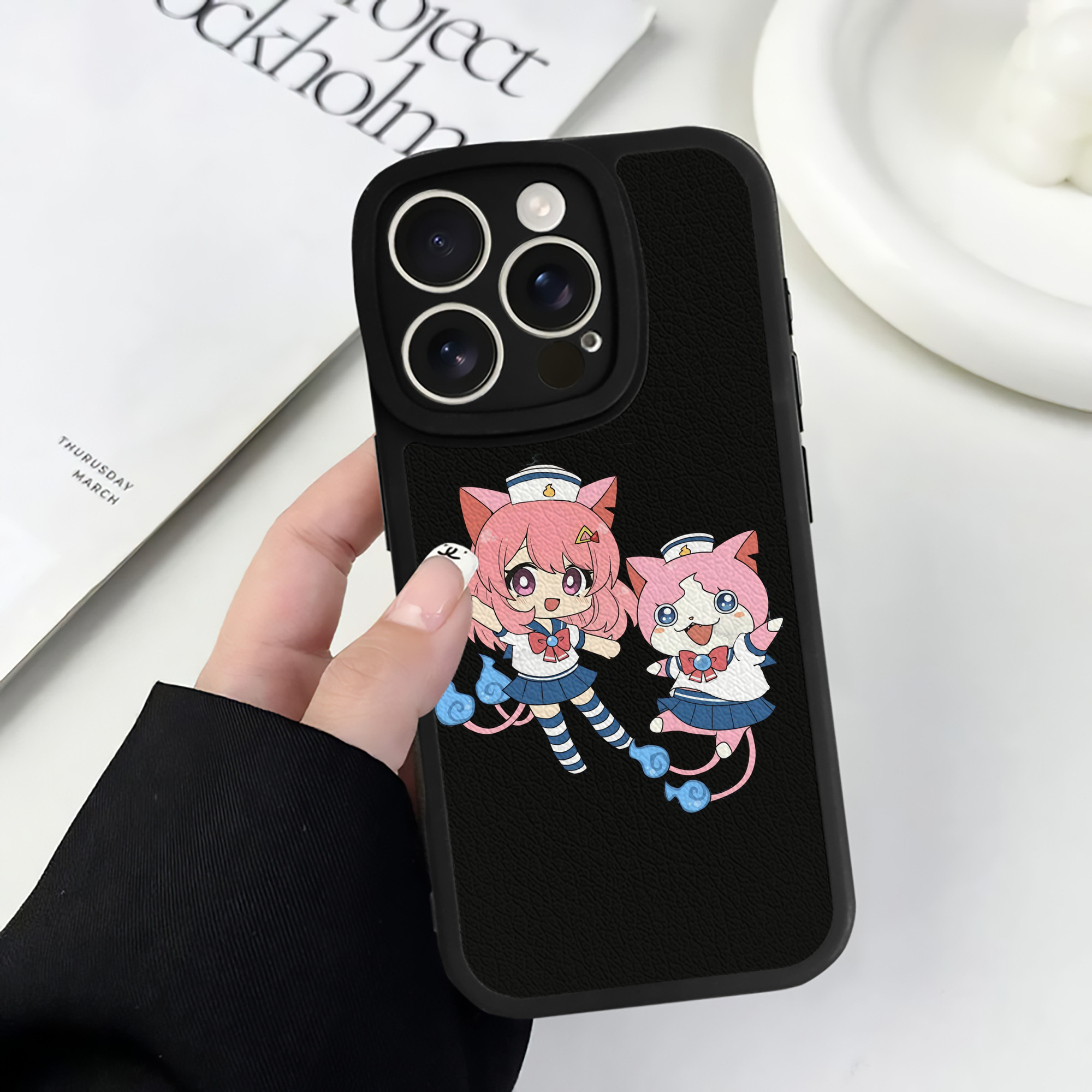 （画像用） 妖怪ウォッチ Yo-kai Watch 【iPhone 16シリーズ対応】シリコンスマホケース（レザー調） 材質：シリコン